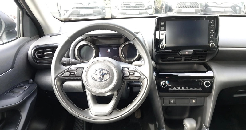 Toyota Yaris Cross cena 109900 przebieg: 12700, rok produkcji 2023 z Przemków małe 211